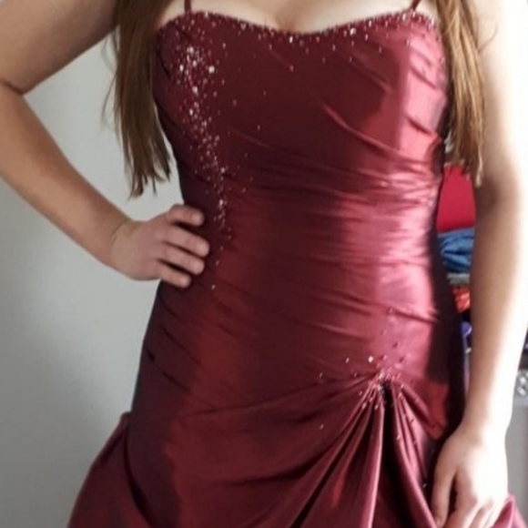 GRAD DRESS - Picture 4 of 4
